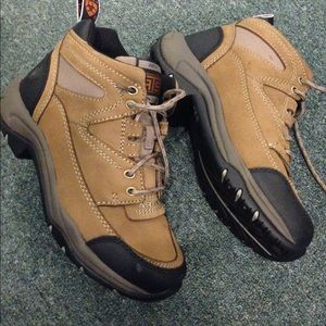 Ariat ladies boots new w/o tags